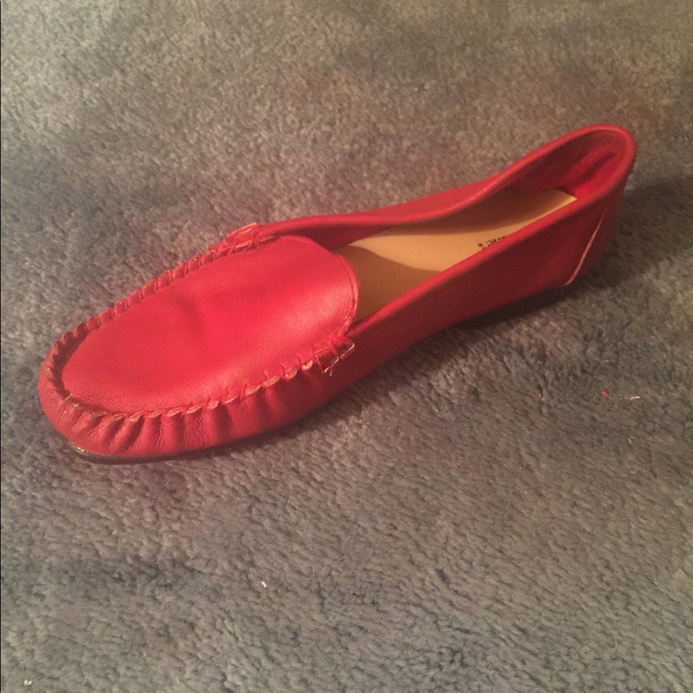Woman’s shoe size 9.5
